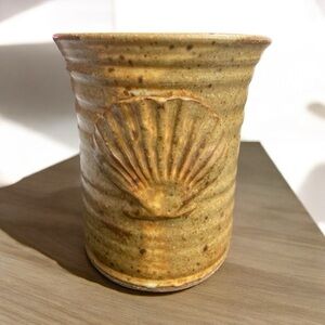 SAMEK POTTERY Hand
Turned Artist Signed planter pot